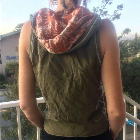 Lucky Brand Vest with Hoodie - Picture 2 of 4